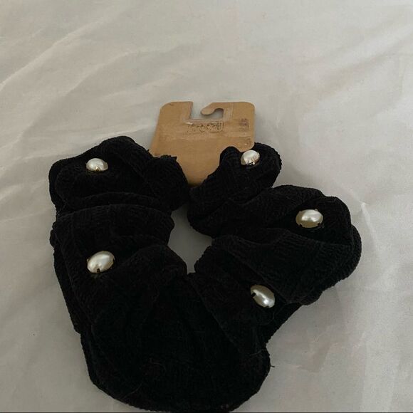Berry Scrunchie Hair Tie Large Pearl Beaded Black Casual Neutral Trendy Accessor - Picture 4 of 7